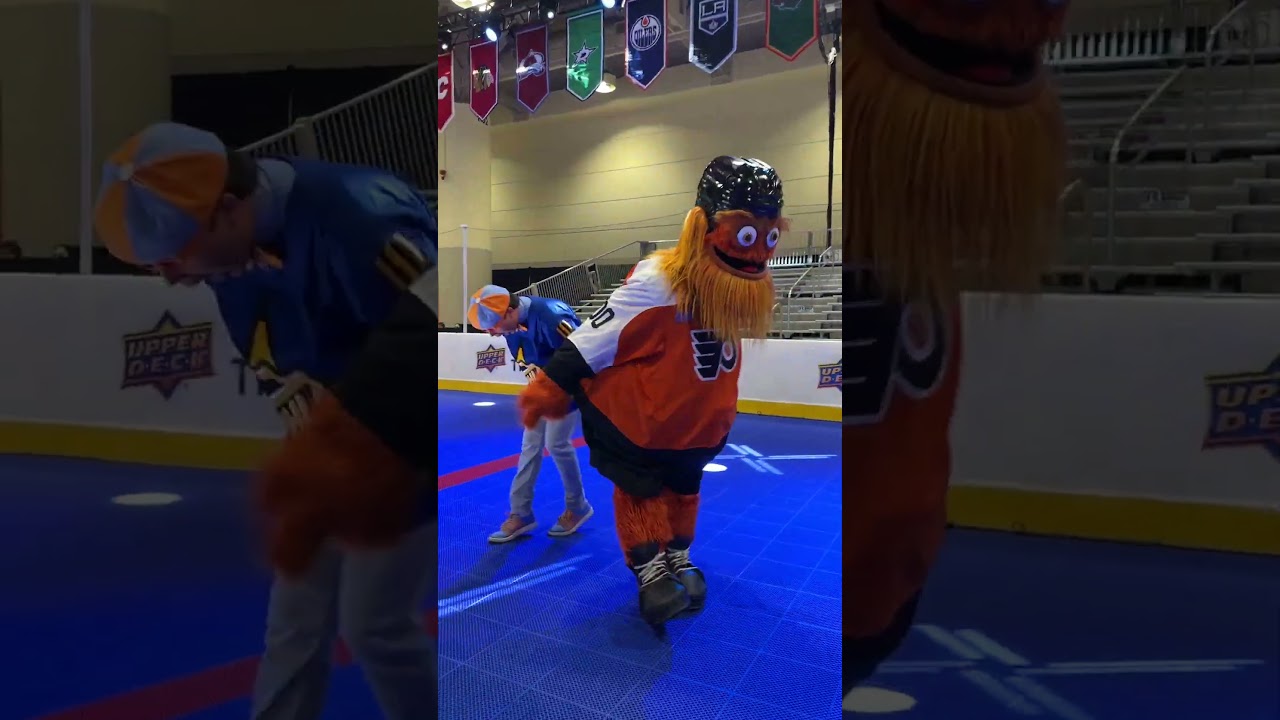 Blippi Hits the Griddy WITH GRITTY 🟠🔵?! #shorts #nhl #blippi