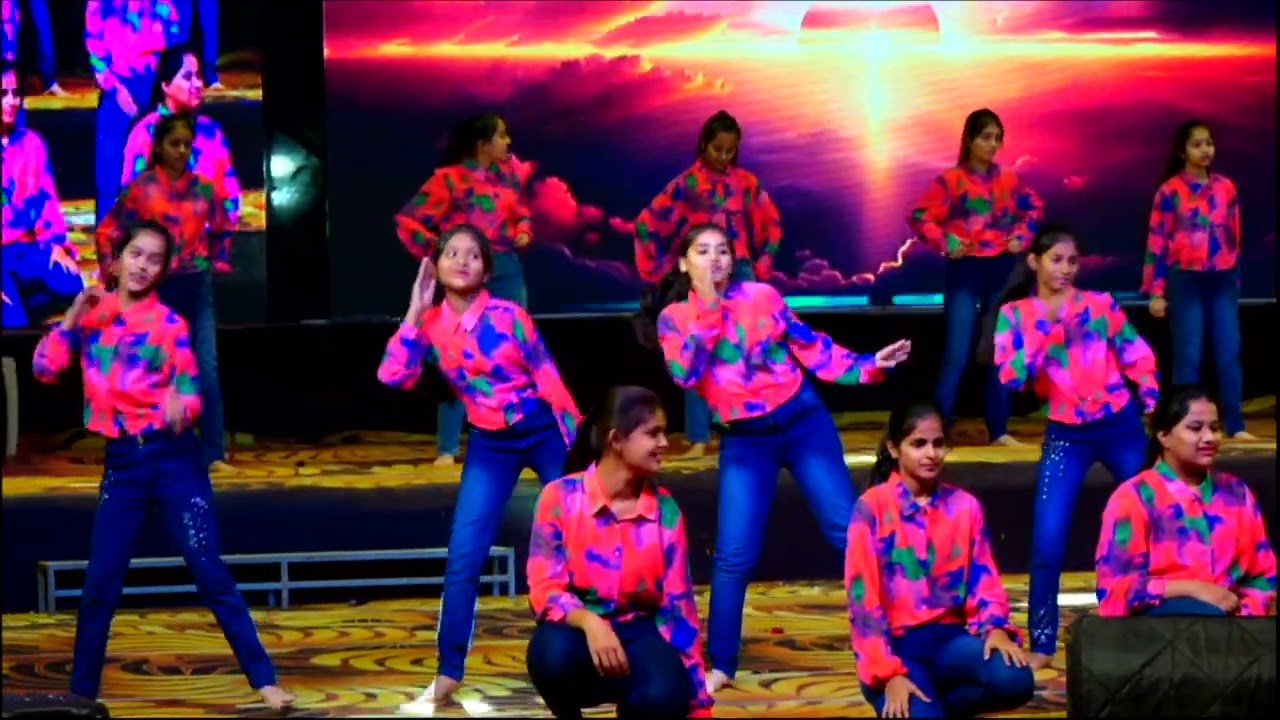 Dance by 8th Green Students on ANNUAL DAY SRN MEHTA STATE SCHOOL KALABURAGI