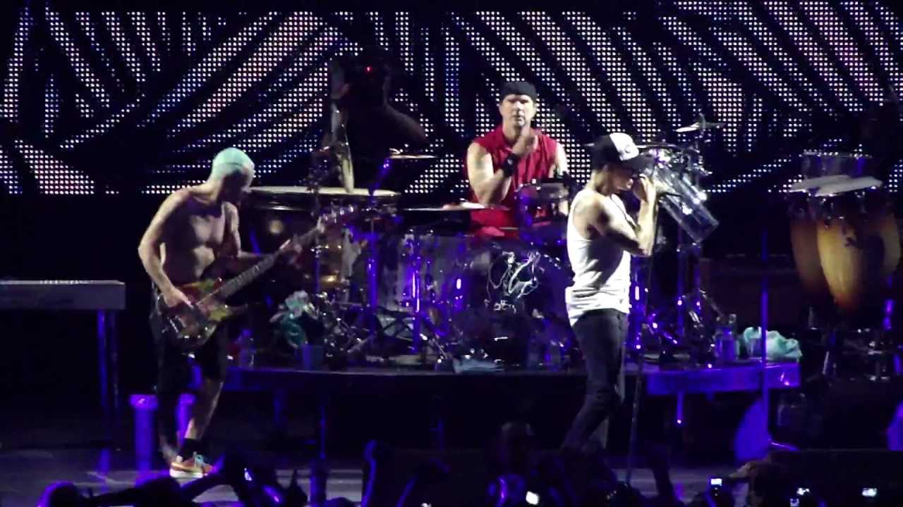 Red Hot Chili Peppers - Under The Bridge - LIVE in Berlin 2011 [HD]