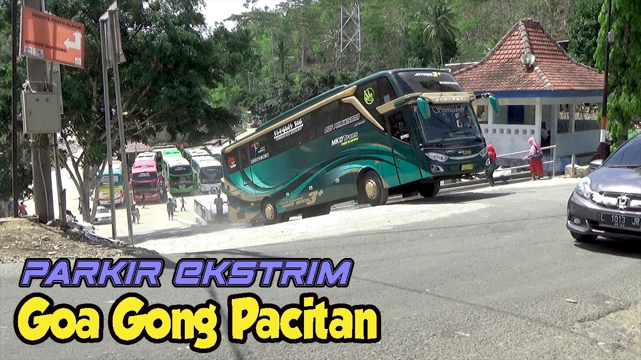 Ramai Dan Ekstrimnya Area Parkir Obyek Wisata Goa Gong Pacitan