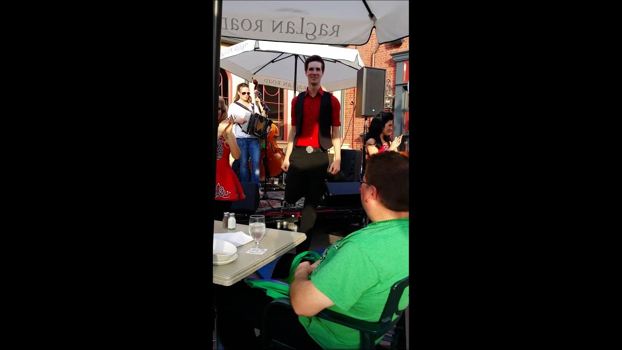 Willis Clan and Dancers @ Ragland Road, Downtown Disney