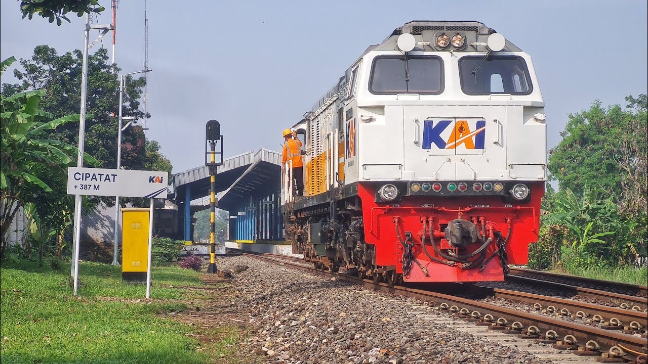 STASIUN AKHIR TERMINUS DAN HANYA MELAYANI SATU KERETA.