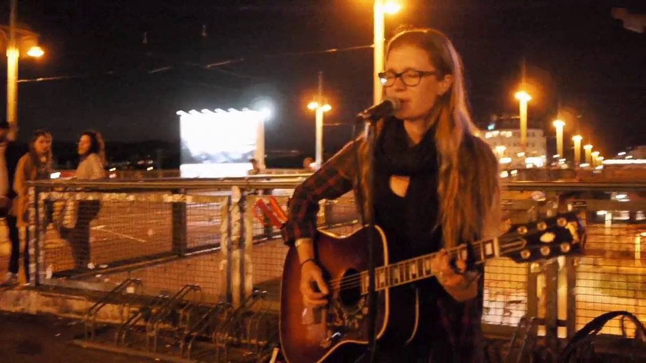 Luckless 'Better Than Being Blue' - live busking in Berlin