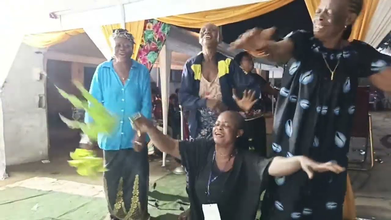 LES OBSÈQUES DE MAMAN LUBONDO