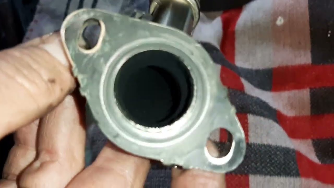 Peugeot 308 1.6 hdi (T9) EGR pipe clean
