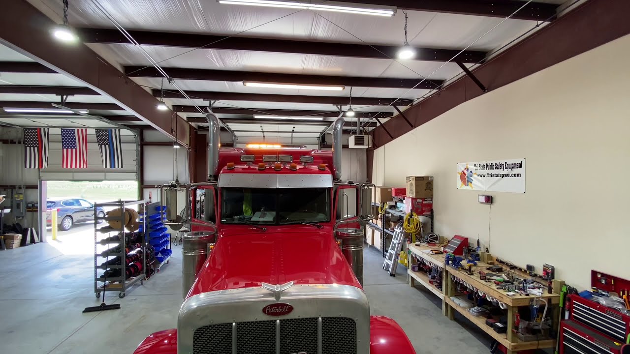 Peterbilt Semi with SoundOff Signal nRoads Dual Color Light Bar