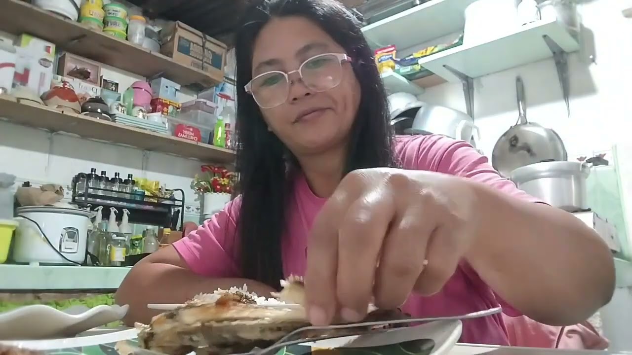 Nag ayos ako Ng mga damitan at binukod Kona rin damitan Ng mga alaga namin