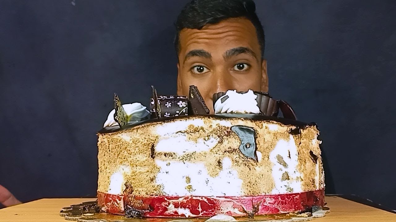 EATING Cakes Crispy Chocolate