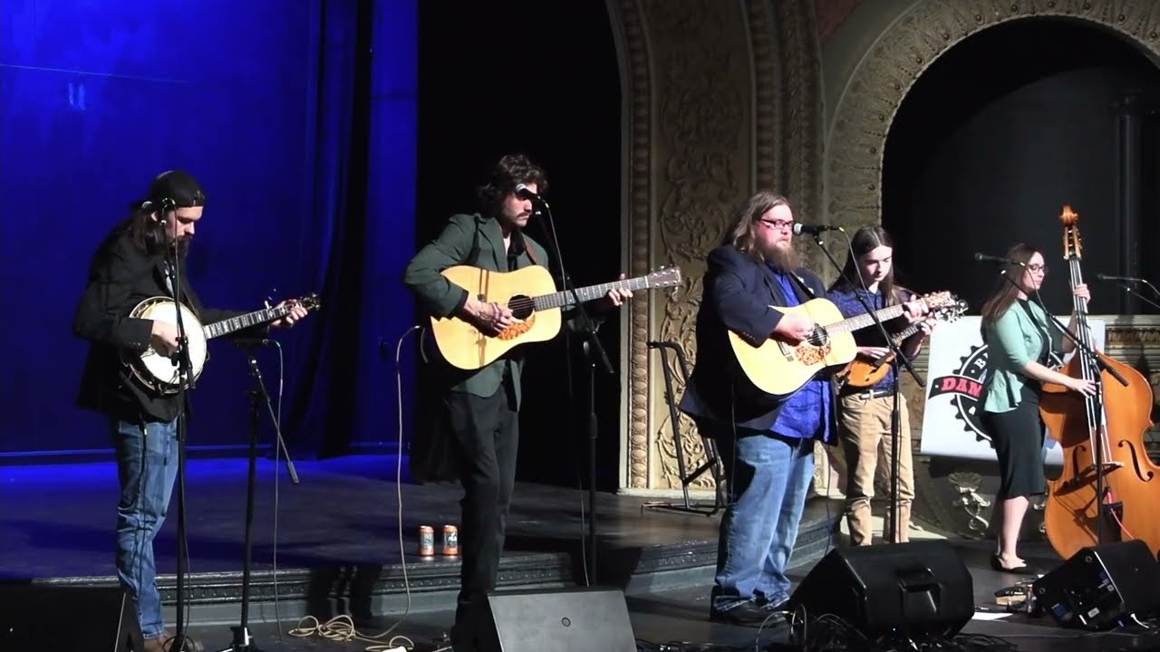 Breakin' Strings - Live @ Cumston Hall - Waves of Life
