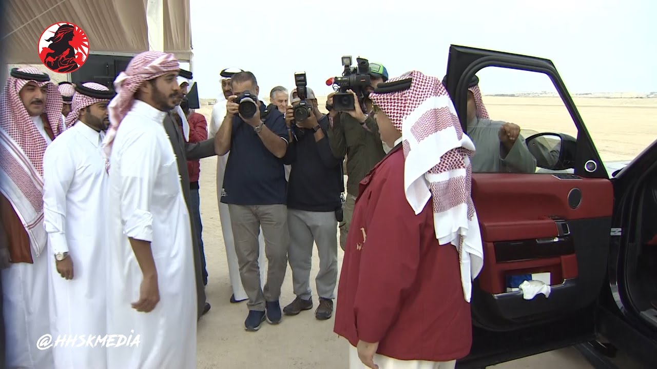جلالة الملك المفدى وسمو الامير الحسن بن طلال يحضران جانبا من مسابقة البحرين للصقور والصيد