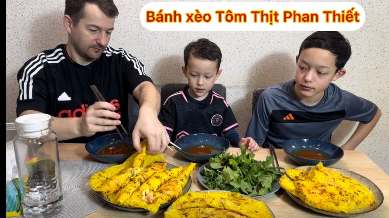 Cuộc Sống ở Ukraine🇺🇦Ba Cha Con ăn Bánh Xèo Tôm Thịt Phan Thiết