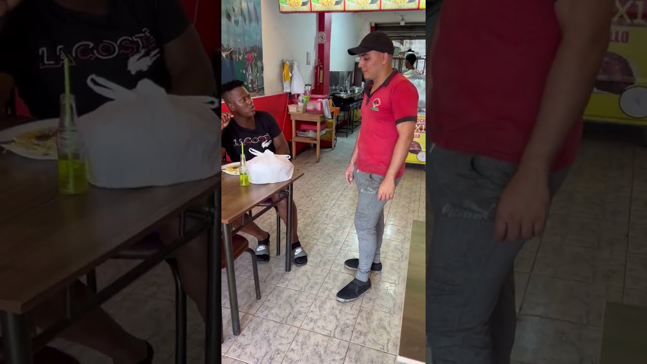 Sorprendi a este joven con mucho dinero, por su buen corazon