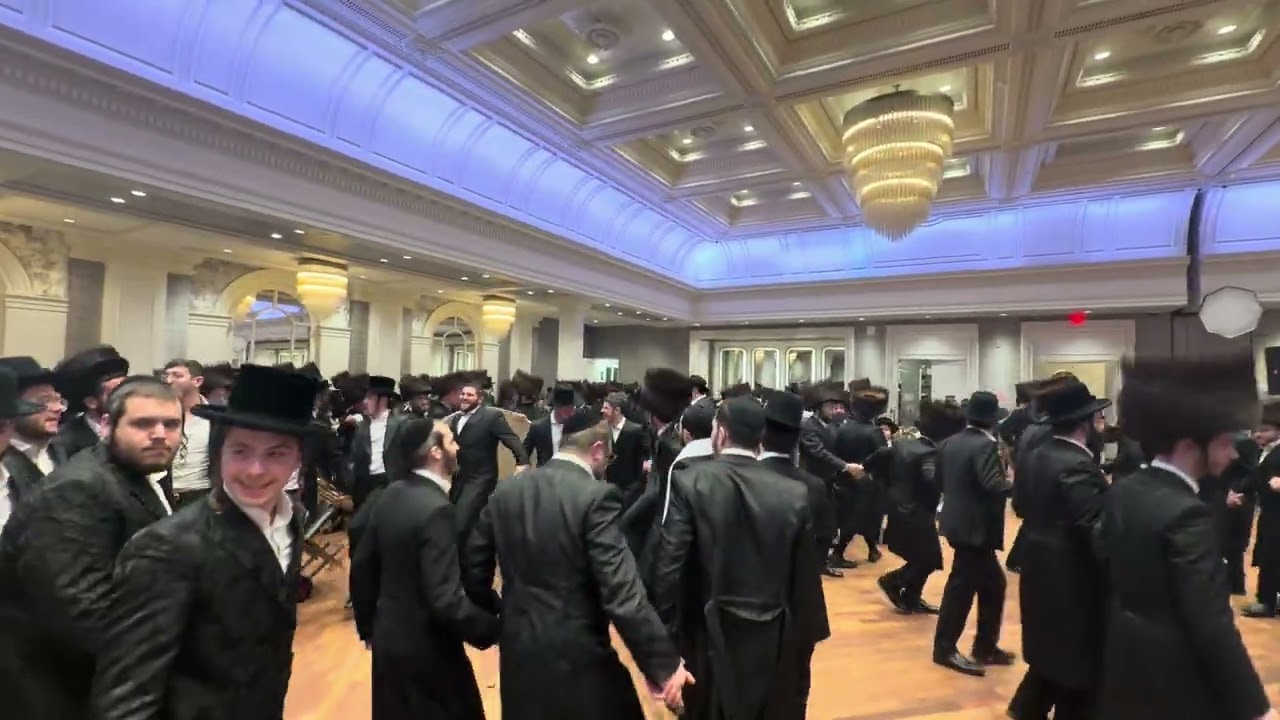 Wedding Yumi klar & Leibish Posen on the keys Chaim Brown
