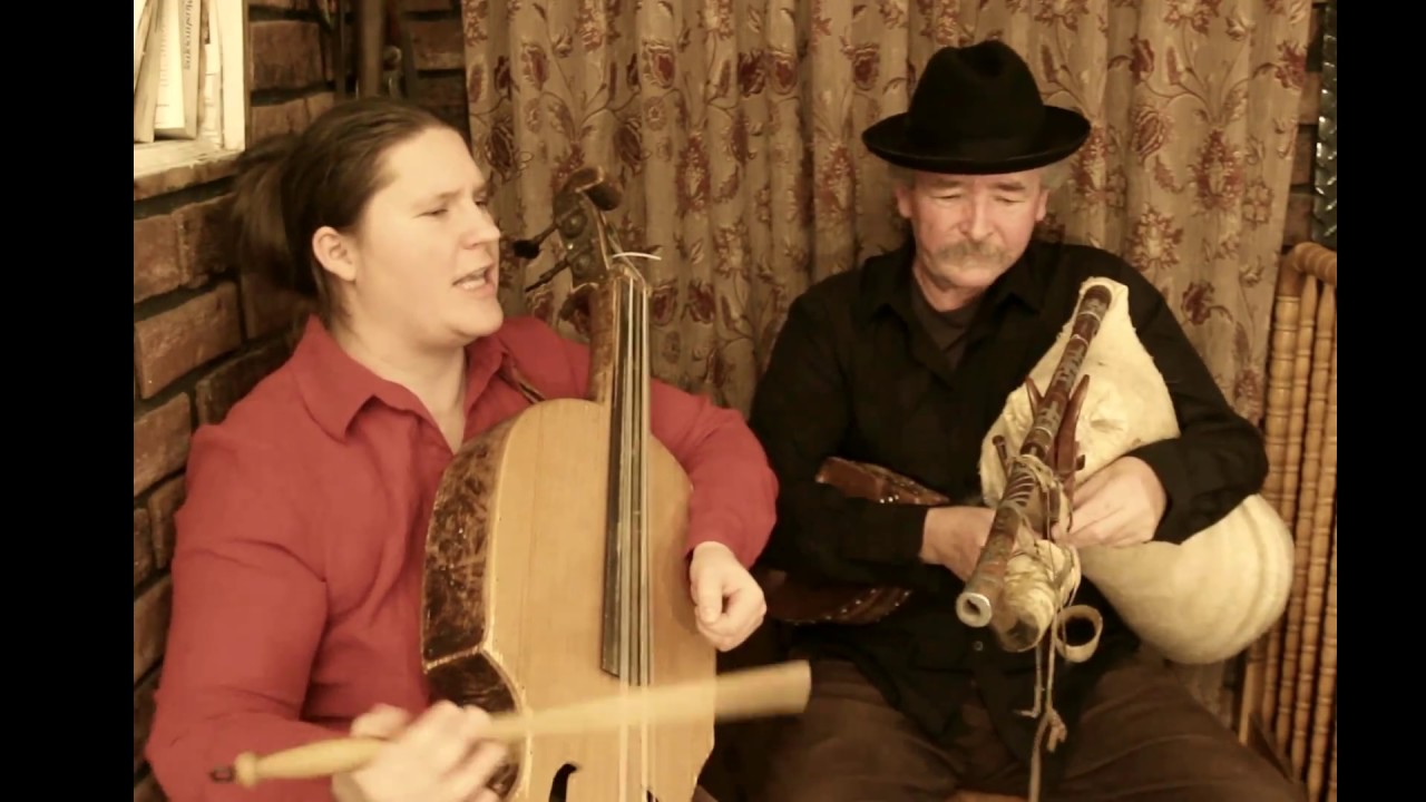 Ugrós táncok, gardonnal, dudával, Tobak-Serlegi