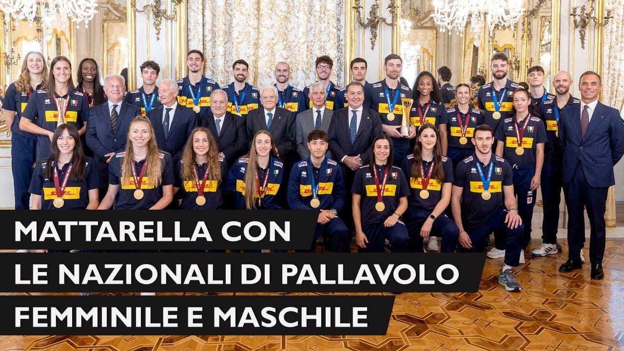 Mattarella  con le nazionali di pallavolo femminile e maschile