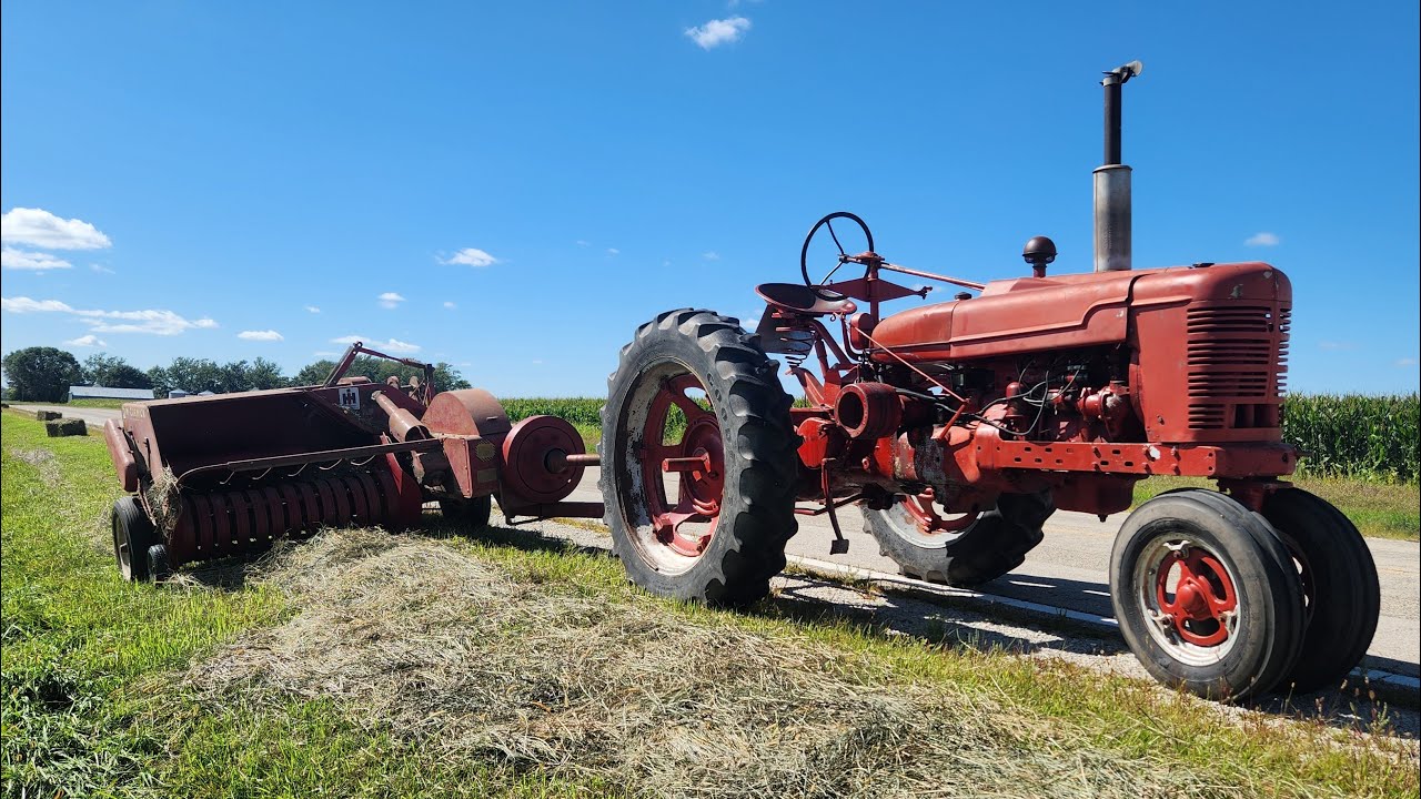 Auction Farmall H | Baling Small Squares!