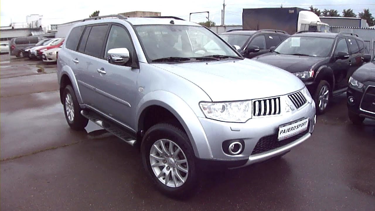 2011 Mitsubishi Pajero 4. Start Up, Engine, and In Depth Tour.