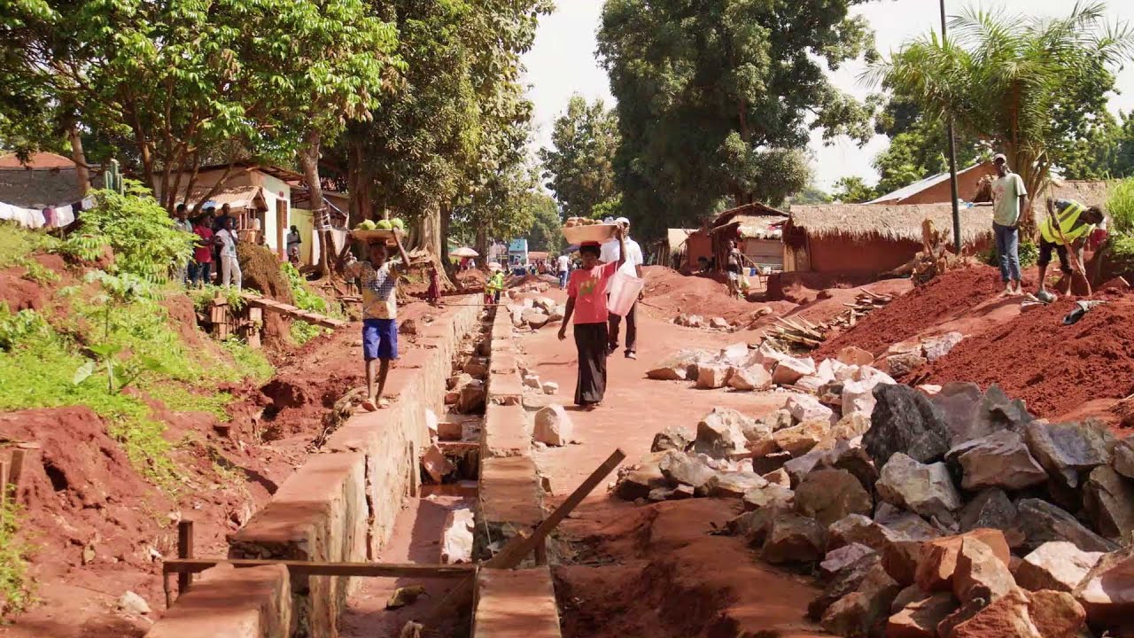 RDC - SUD UBANGI | LANCEMENT DES TRAVAUX DE LA VOIRIE URBAINE DE GEMENA