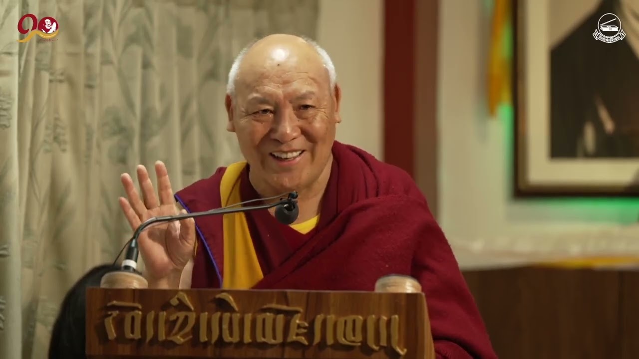 ༄༅། དྷ་ས་བོད་ཀྱི་དཔེ་མཛོད་ཁང་དང་རཀཿར་བཀྲས་མཐོང་ཁྱིམ་ཚང་ཐུན་མོང་ནས་་དཔེ་དེབ་བཅུ་བདུན་དབུ་འབྱེད།