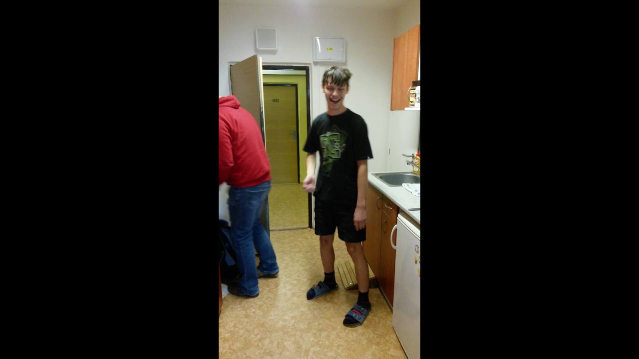 Studentům VUT odborně opravili dveře na PPV