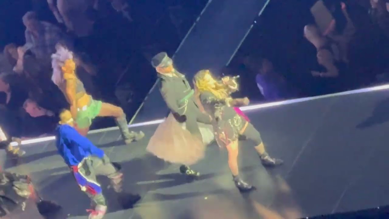 Madonna - Into the Groove (live) [The Celebration Tour]