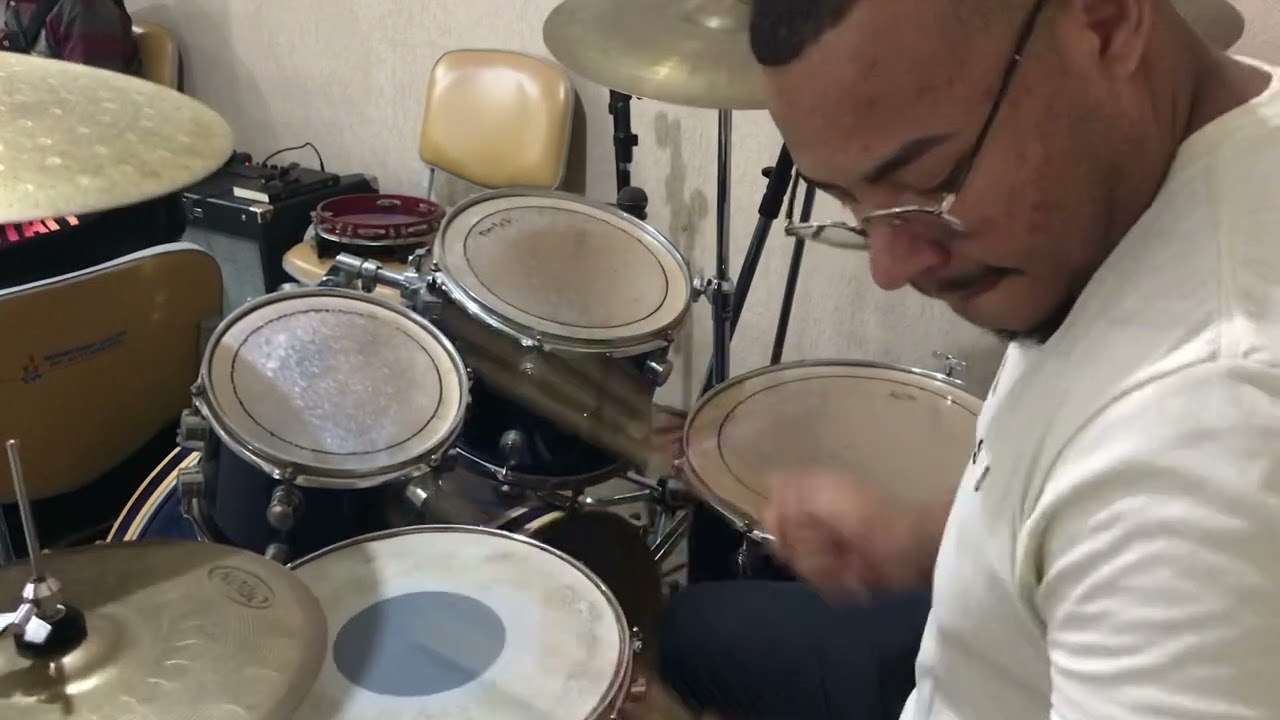 Hino da harpa cristã 212  ritmo pentecostal - corinho de fogo 🔥- Victor Batera
