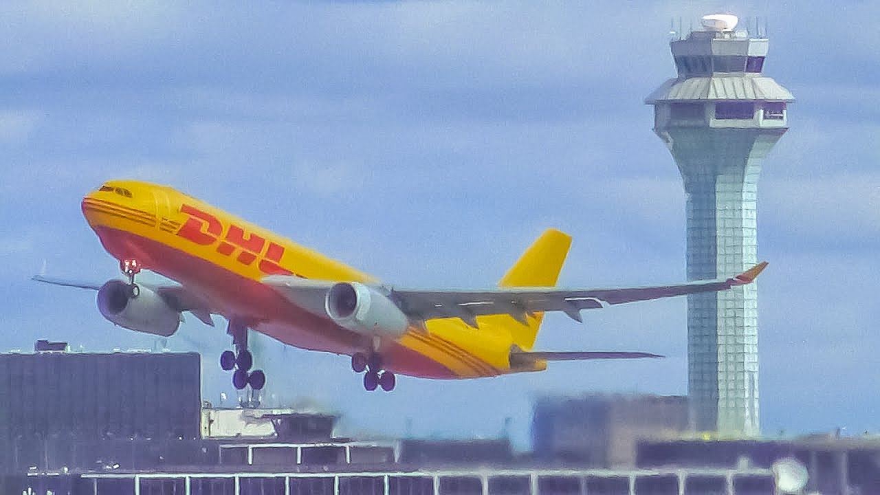 (4K) Early Afternoon Rush Hour at Chicago O'hare Airport