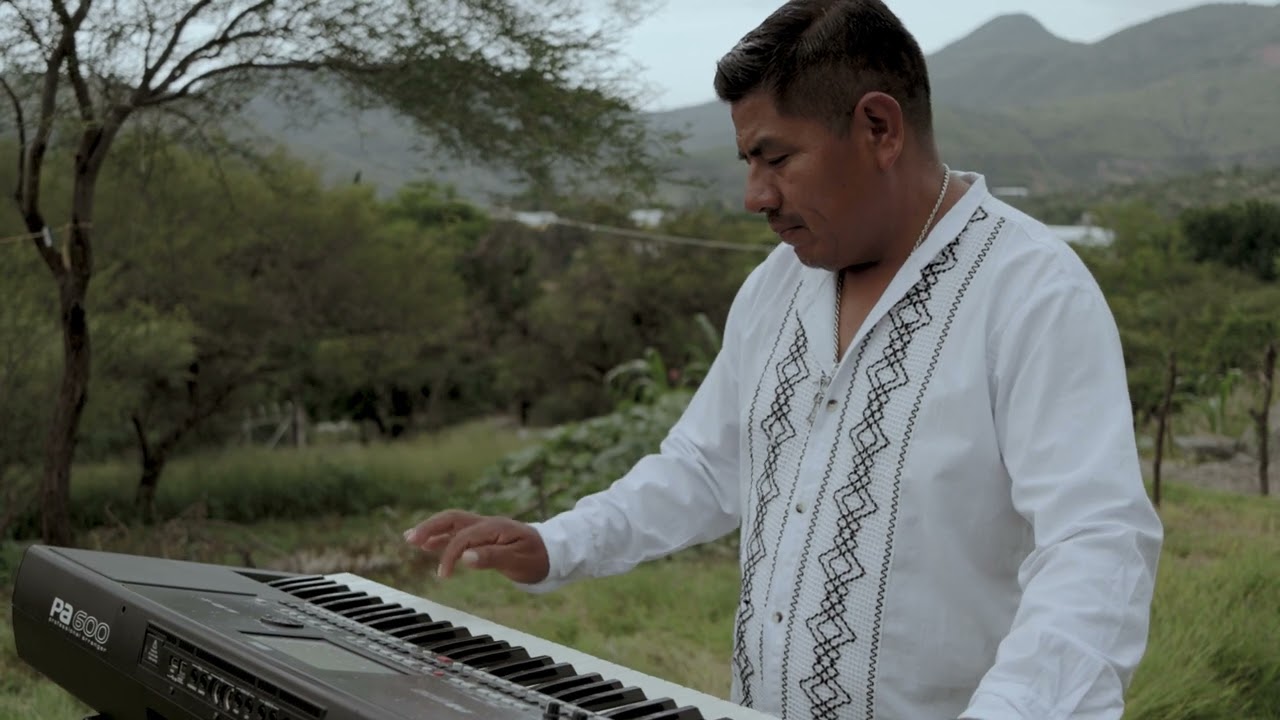 PAPITO NAITO ÑU INIÑASAA.  (papito te extraño mucho)