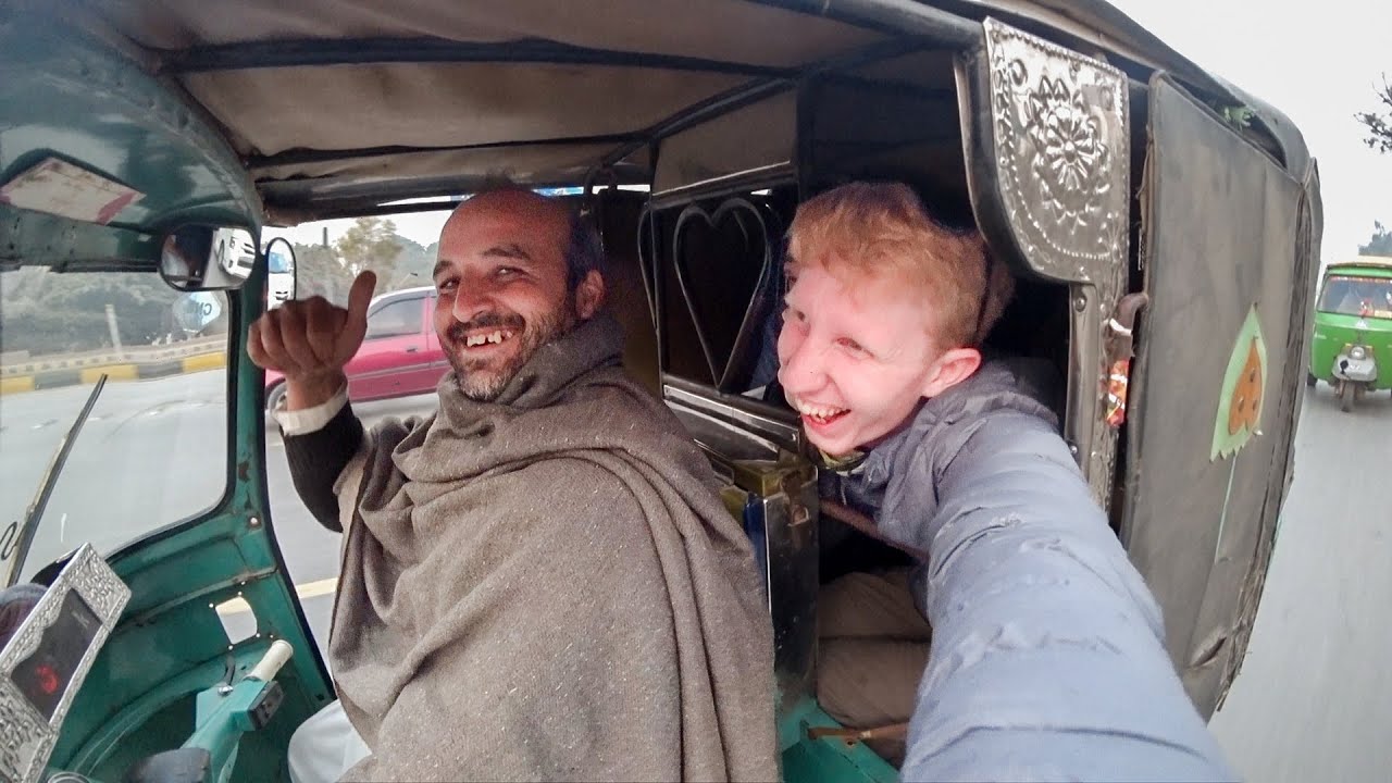 Pakistan's funniest rickshaw driver 🇵🇰 پاکستان کا سب سے مزاحیہ رکشہ ڈرائیور