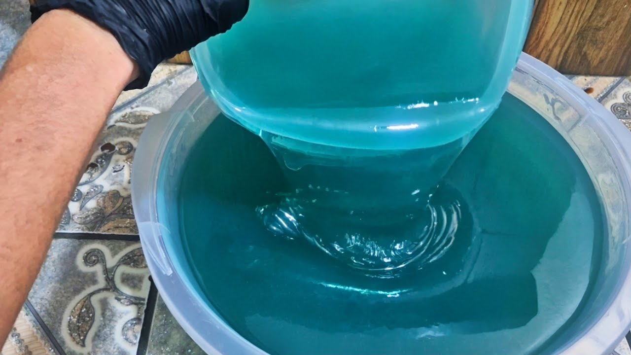 SABÃO LÍQUIDO COM OX LIMPEZA EFICAZ REMOVE TODA SUJEIRA DE PEÇAS BRANCAS E COLORIDAS