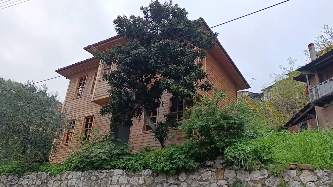 Hulusi Kentmen'in evini görüntüledik.