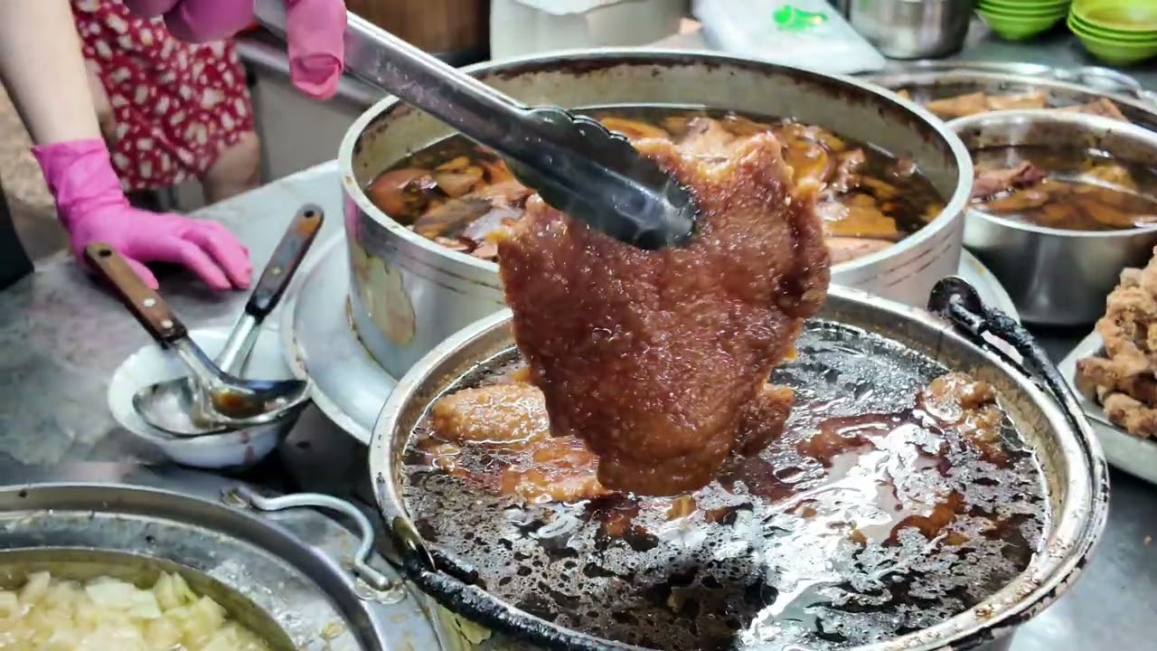 50年老店！老字號排骨飯焢肉飯，味增湯免費喝｜Taiwanese Pork Ribs Rice #food #streetfood #板橋美食 #asiafood #市場美食 #老店 #蔡家排骨飯