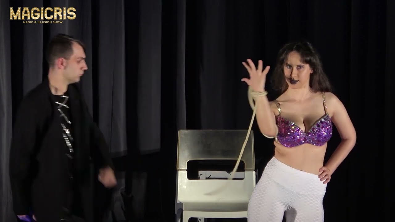 Magician Magicris Gypsy Rope illusion