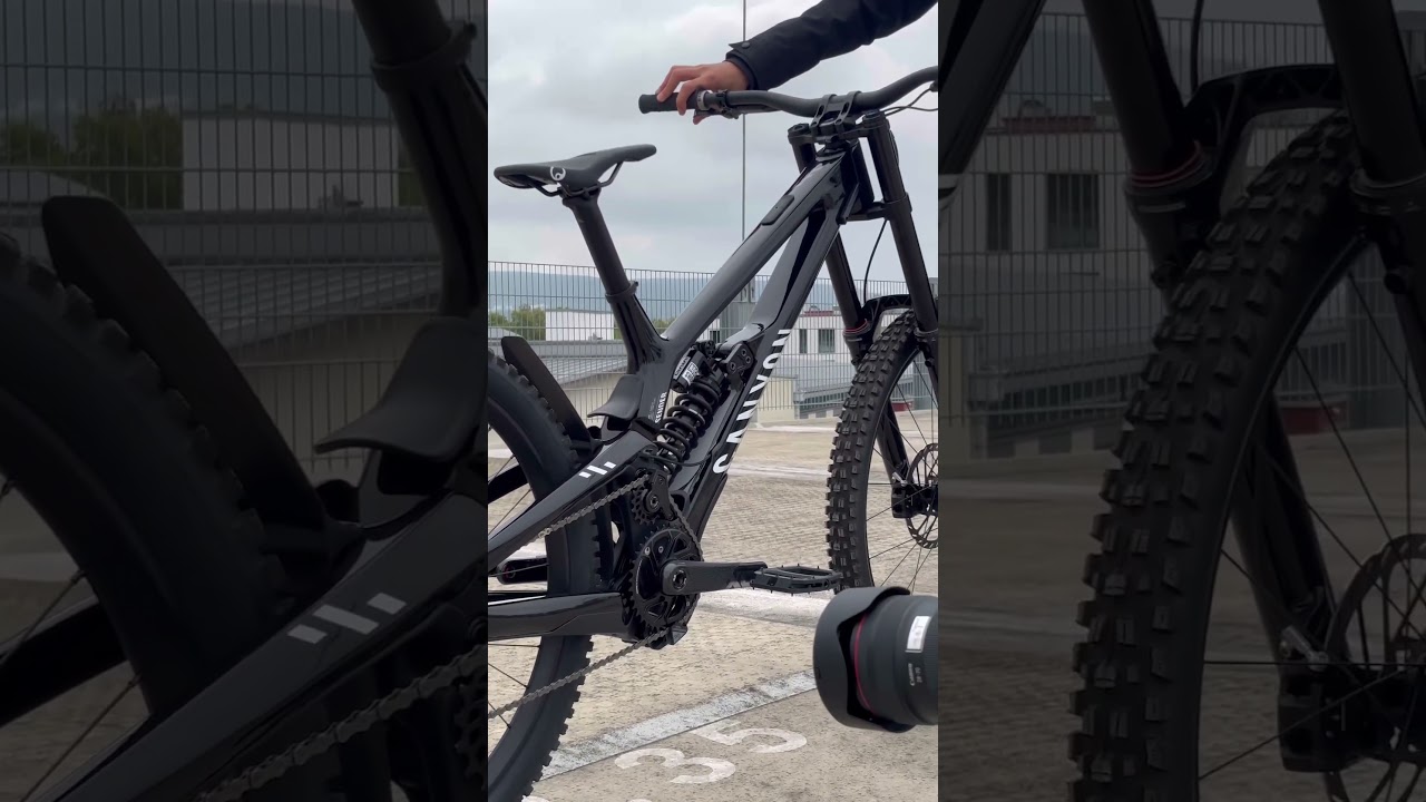 Name a better looking downhill bike&hellip; 🧐 (Spoiler: there aren&rsquo;t any 😉)