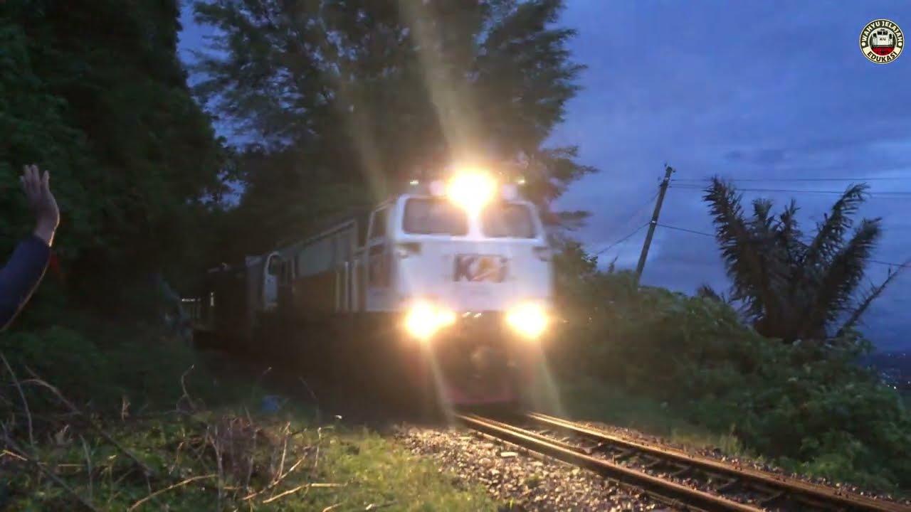 HOROR ‼️ NONTON KERETA DI JEMBATAN KARIKIL MALAM JUMAT AURA SYAHDU MENCEKAM