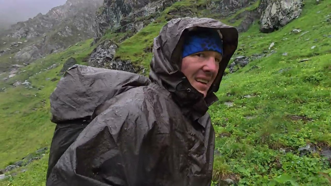 Hiking Transfăgărășan: Bâlea Lake – Capra Lake – Moldoveanu Peak – Victoria .