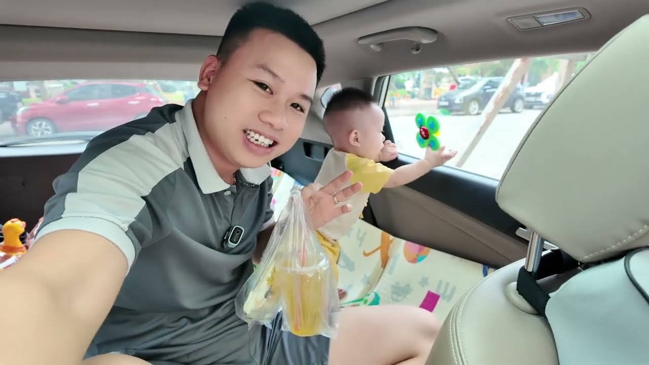 Thử Th&aacute;ch 24H Bố Ho&agrave;ng Tr&ocirc;ng Em MiLo Tr&ecirc;n Xe &Ocirc; T&ocirc; 1 M&igrave;nh !!!!