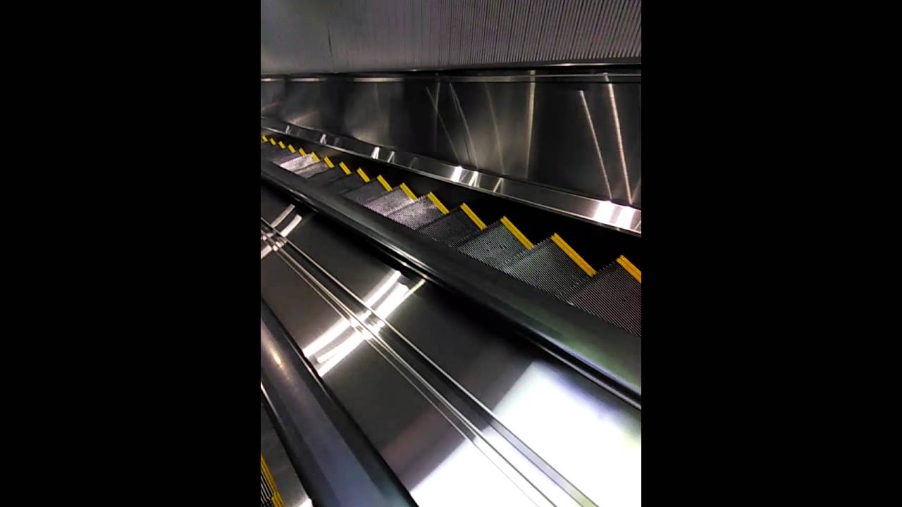 Sendai subway, Tozaisen, Escalator