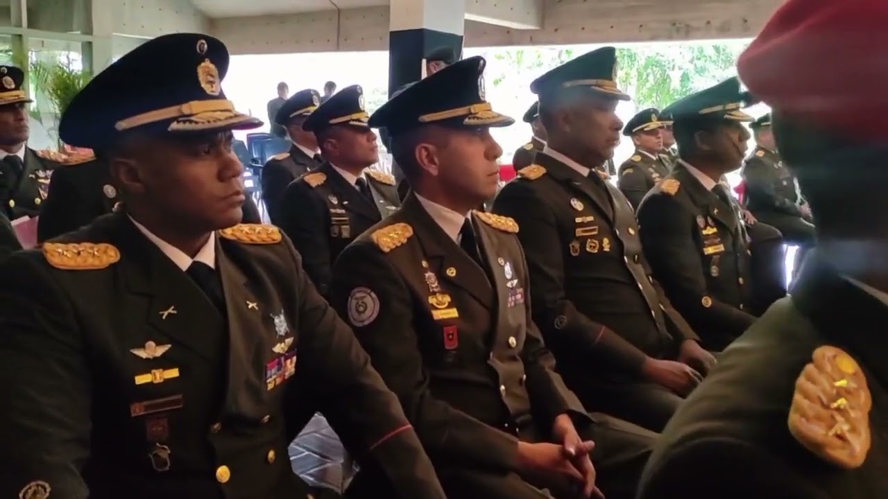 Reunión con los Oficiales Superiores que entregaron Unidades Tácticas del Ejército Bolivariano.