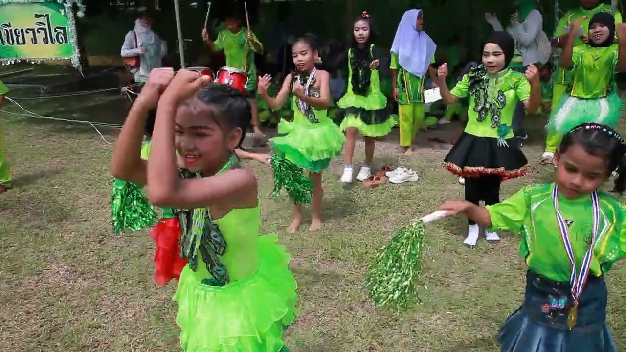 กองเชียร์กีฬาสีโรงเรียนบ้านบากง