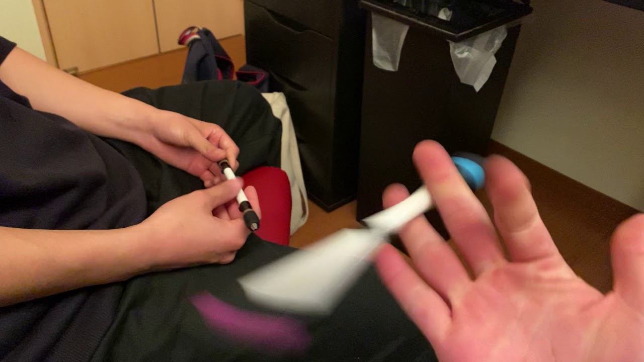 友達とペン回しバトルをしてみたw