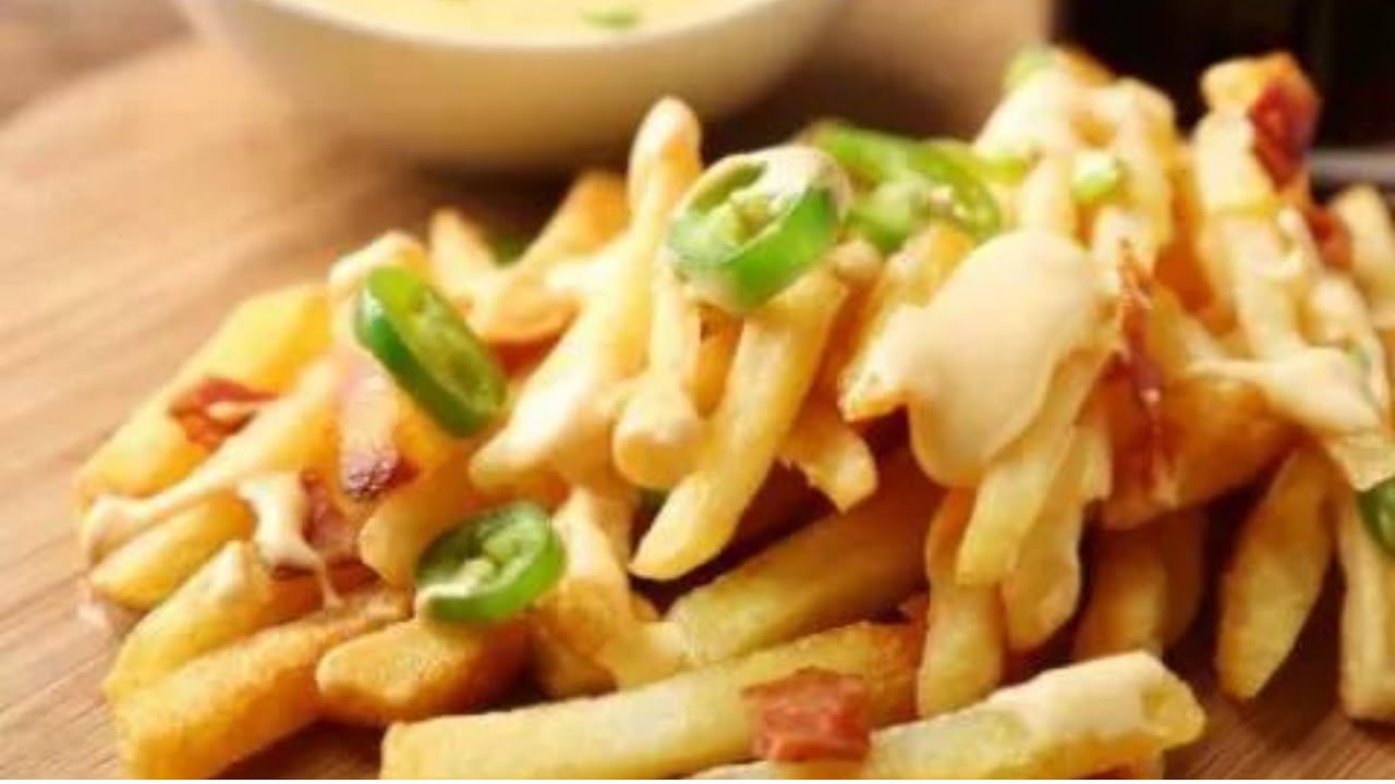PATATAS🥔 fritas con BACON🥓 y salsa de QUESO🧀 CHEDDAR | Como hacer salsa de queso cheddar