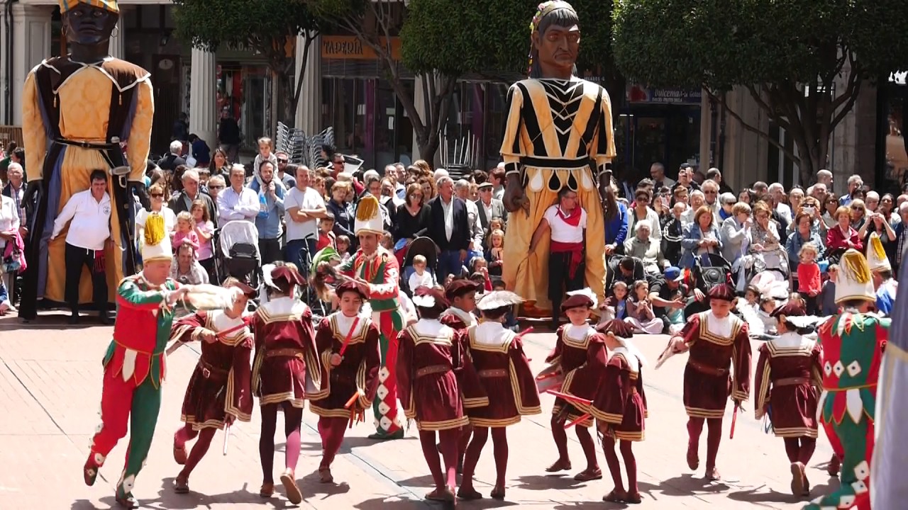 Danzantes, Gigantillos y Gigantones (1). Burgos 2017.