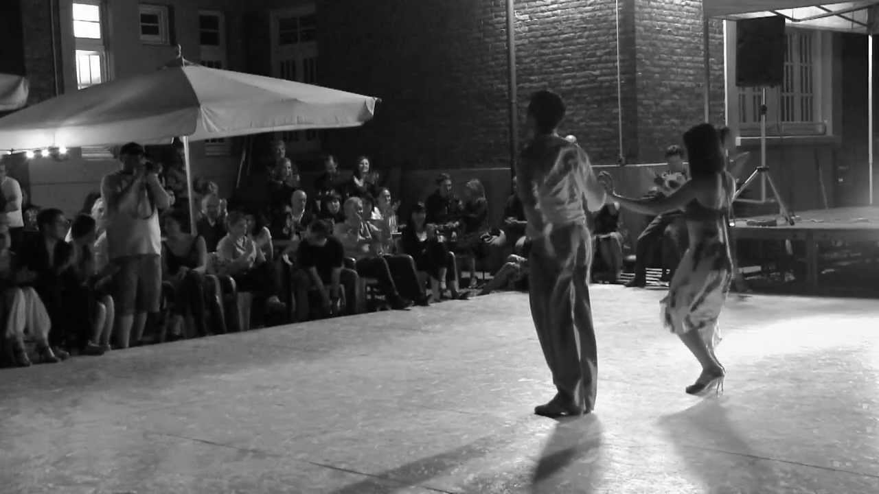 Rodrigo FONTI y Celeste MEDINA bailan Noches correntinas - AsylumDeTango 2013