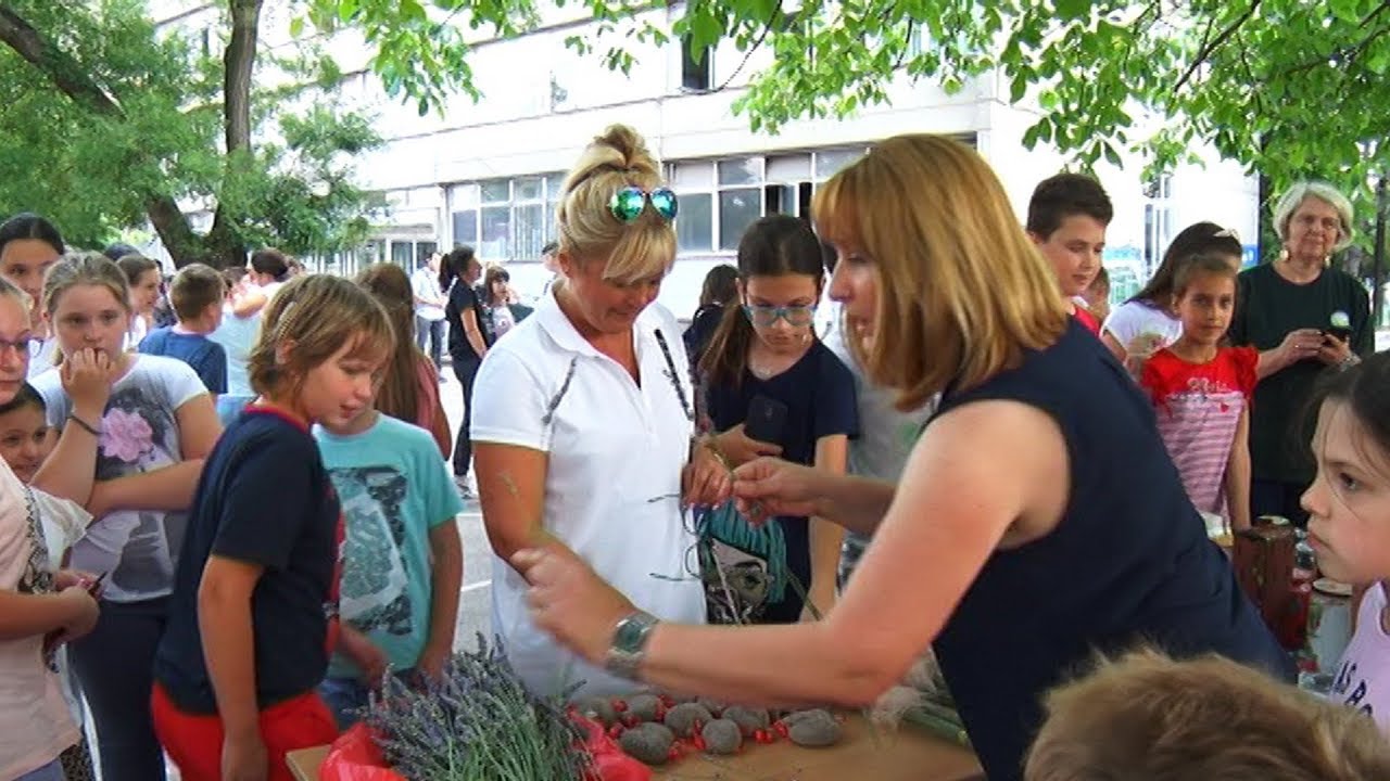 Surčin: Đaci organizovali Eko bazar