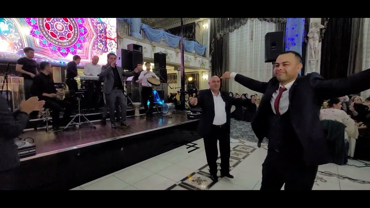 Отабек Шокиров Бухорода жонли ижрода даврани ёривордиеееее