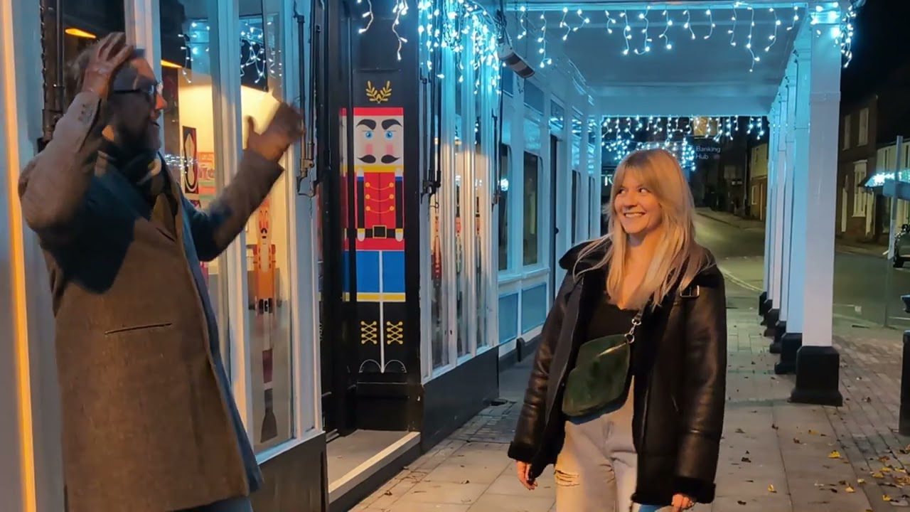 Chalk and Cheese - It Must Be Christmas
