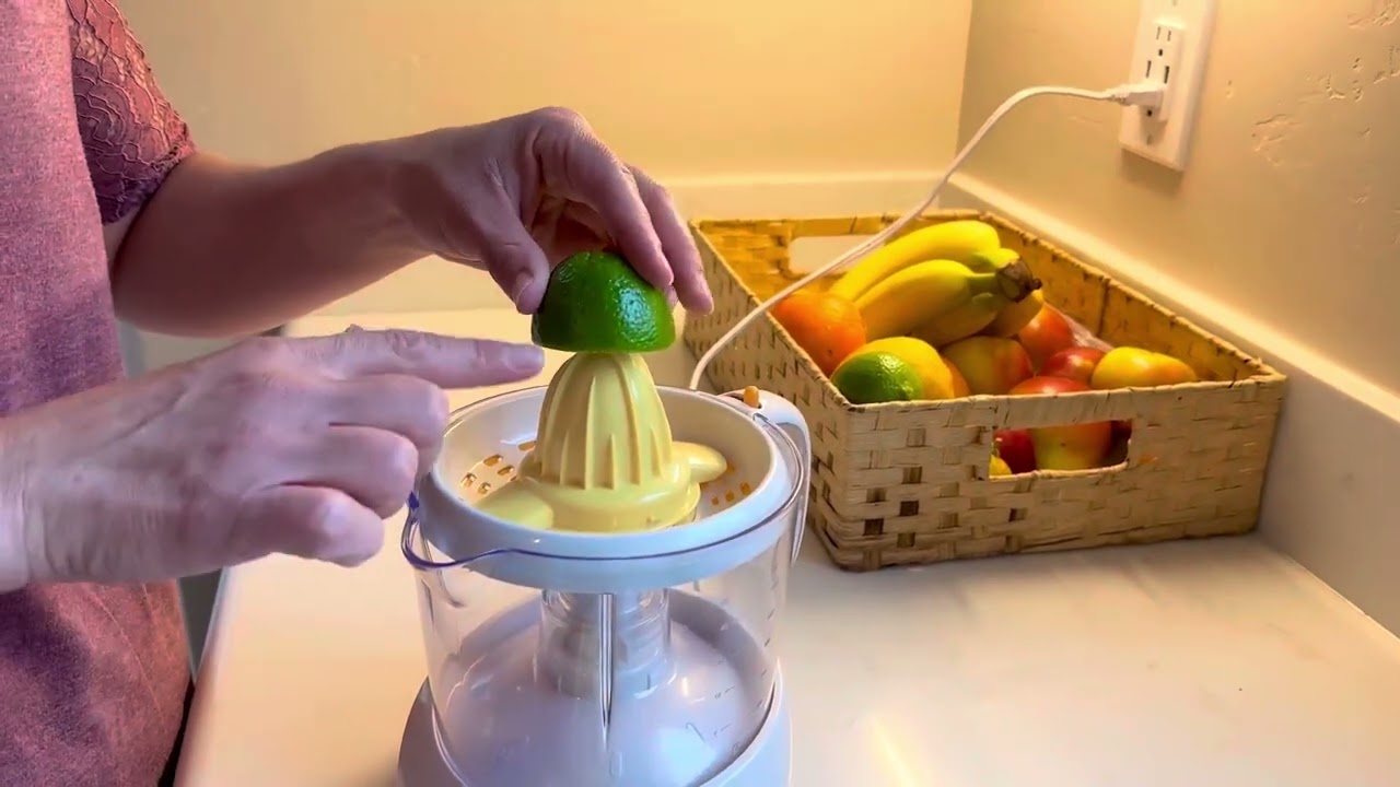 BLACK+DECKER CJ625 Review: Best Auto-Reverse Citrus Juicer (2026)