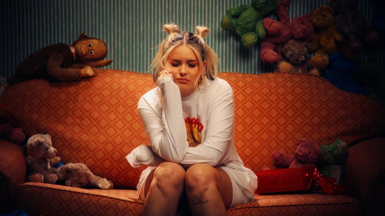 Anne-Marie &ndash; SAD B!TCH (Official Visualiser)