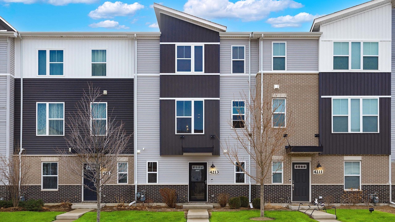 4213 Calder Ln, Aurora, IL 60504